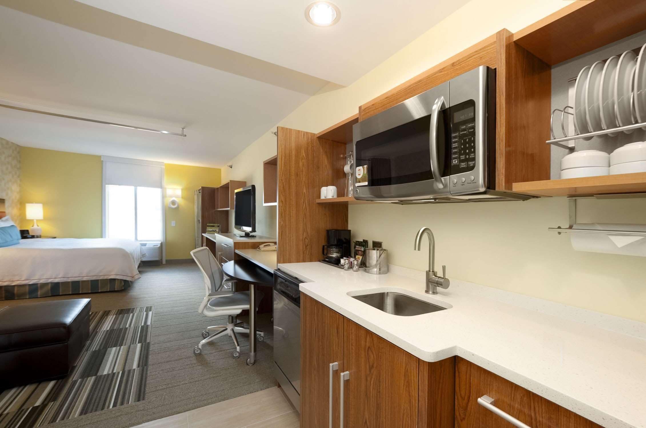 studio, 1 queen bed, non smoking | in-room safe, soundproofing, free cots/infant beds, rollaway beds