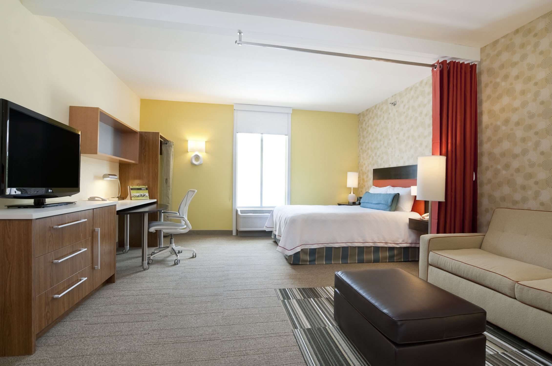 studio suite, 1 king bed, non smoking | in-room safe, soundproofing, free cots/infant beds, rollaway beds