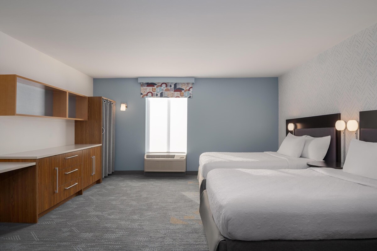 Studio, 2 Queen Beds, Accessible, Bathtub | In-room safe, soundproofing, free cots/infant beds, rollaway beds