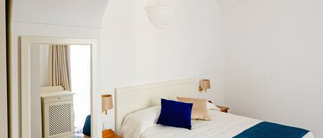 In-room safe, individually furnished, desk, laptop workspace