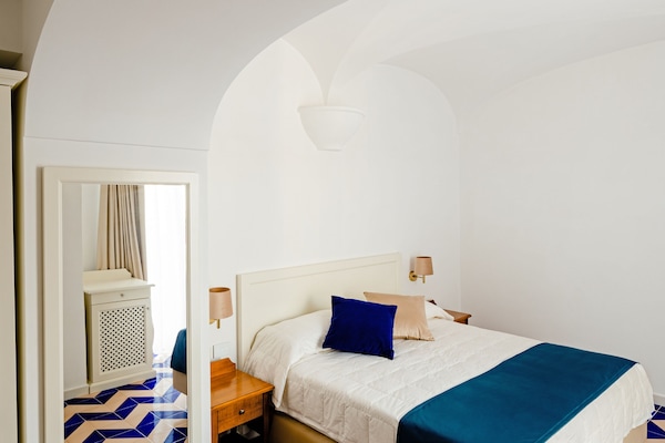In-room safe, desk, laptop workspace, WiFi (free)
