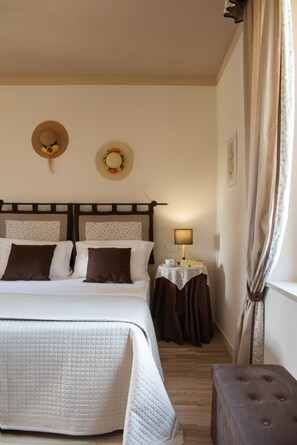 Double Room (Caterina) | Cribs/infant beds, travel crib, free WiFi - I Pianelli (Murlo)