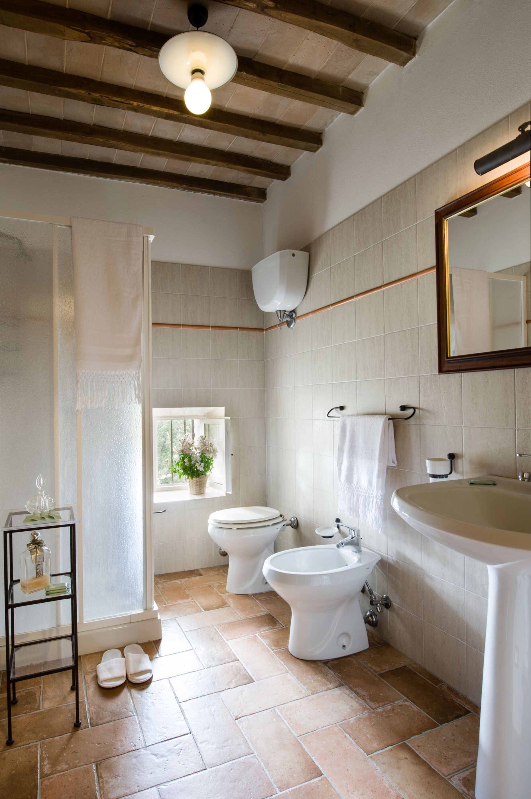 Doccia, asciugacapelli, bidet, asciugamani