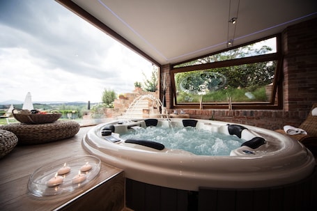 Couples treatment rooms, sauna, steam room, Turkish bath. Agriturismo Sanguineto