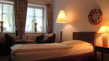 Individuell eingerichtet, Schreibtisch, Babybetten, Zustellbetten