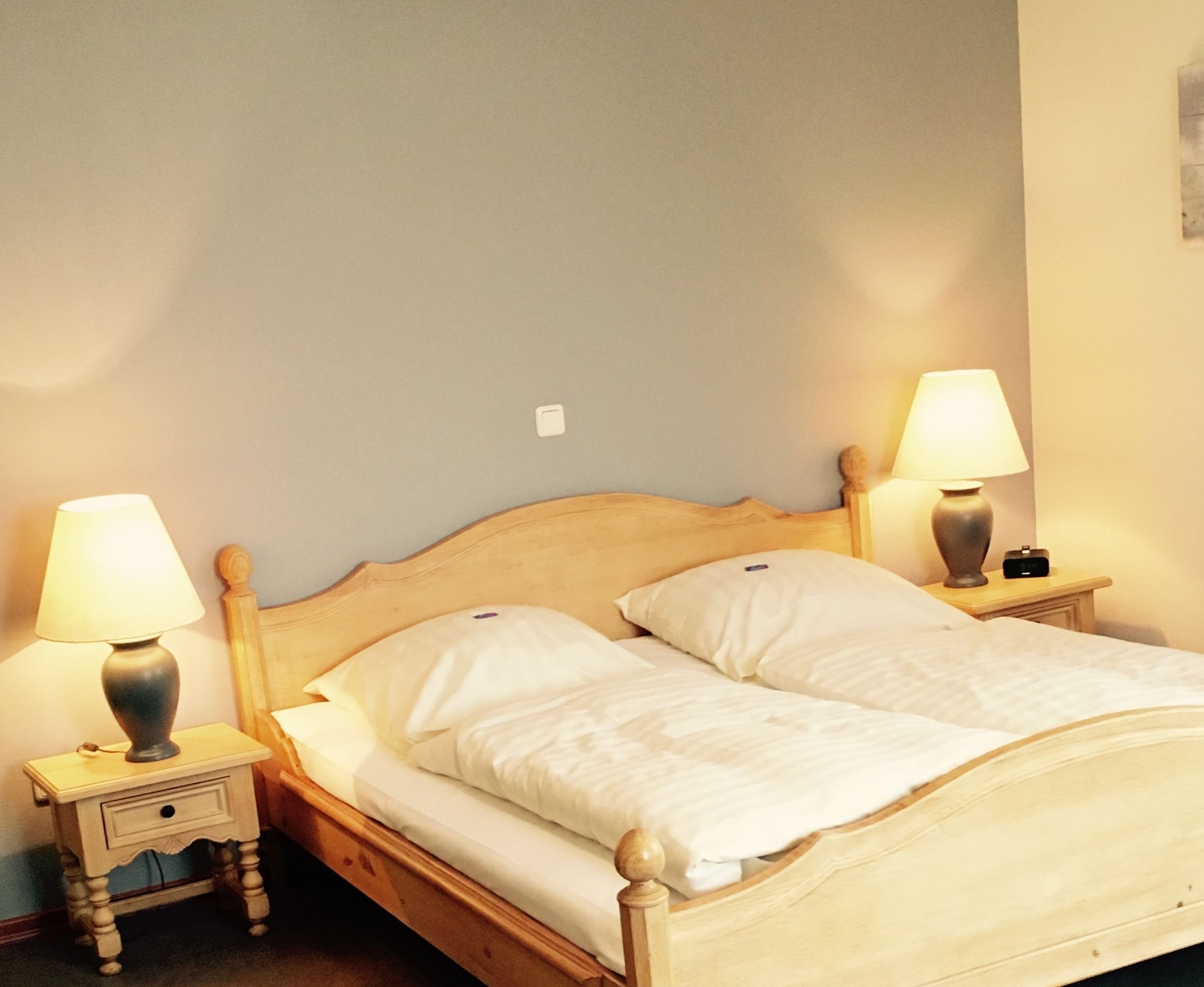 individually furnished, desk, cots/infant beds, rollaway beds