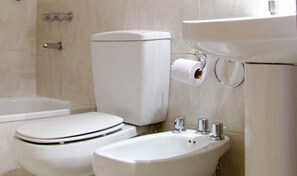 Bathroom - Garden All Suites (Mendoza)