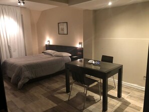Blackout drapes, bed sheets - Redentor Apart Hotel (Mendoza)