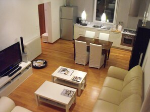 29-inch LCD TV with satellite channels, TV