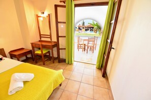 Standard Studio (Triple) | In-room safe, iron/ironing board, free WiFi, bed sheets - Vergas Hotel (Hersonissos)
