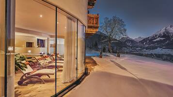 Een sauna, een stoombad, lichaamsbehandelingen, body scrubs