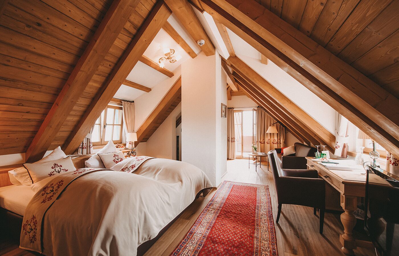 Superior-Suite, Balkon, Bergblick | Hochwertige Bettwaren, Minibar, Zimmersafe, individuell dekoriert