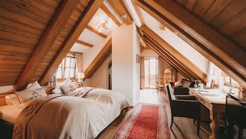 Superior-Suite, Balkon, Bergblick | Hochwertige Bettwaren, Minibar, Zimmersafe, individuell dekoriert