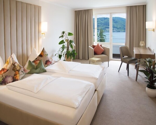 Deluxe Double Room, Lake View