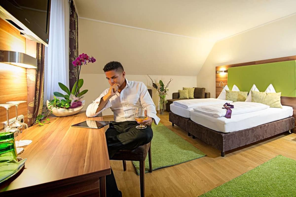 Business tweepersoonskamer, toegankelijk voor mindervaliden, niet-roken (Lifestyle) | 1 slaapkamer, luxe beddengoed, een minibar, een kluis op de kamer