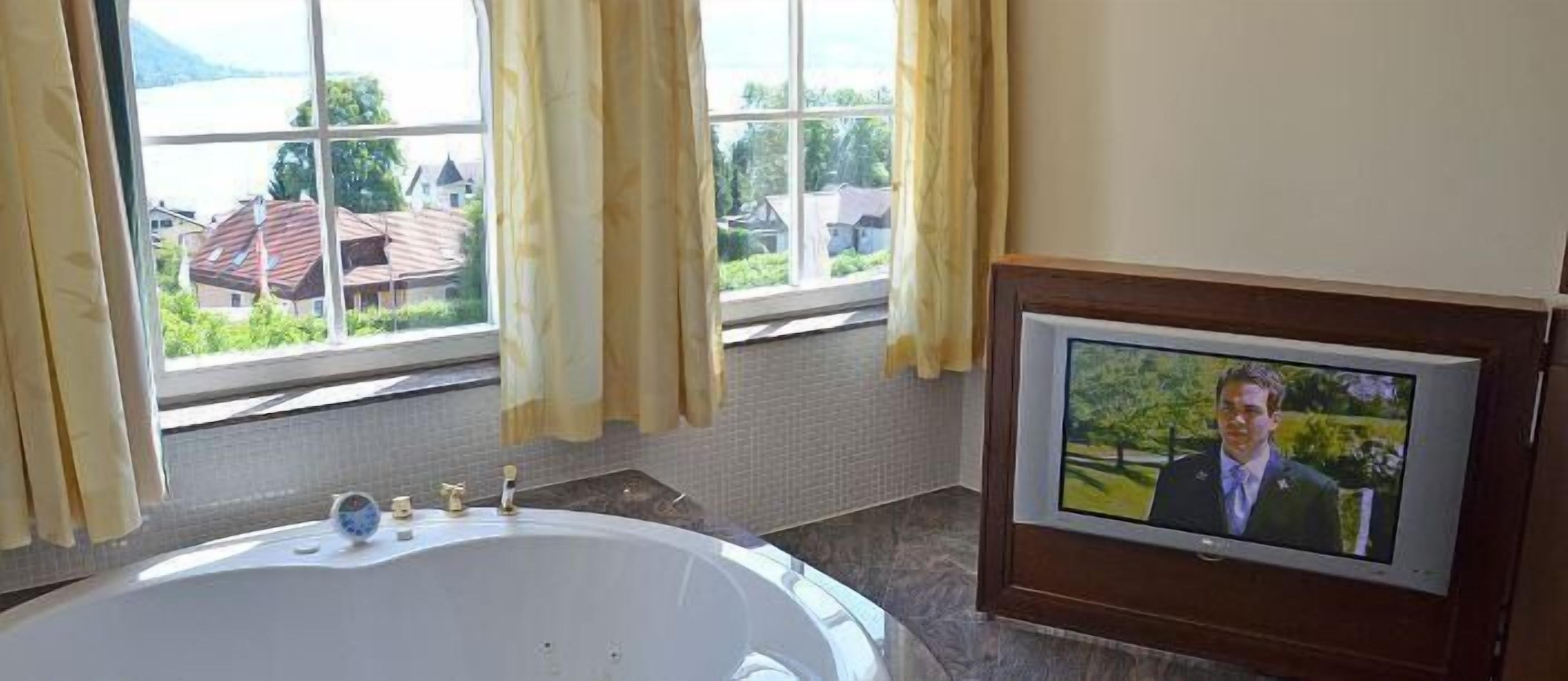 deluxe double room, lake view | bathroom sink