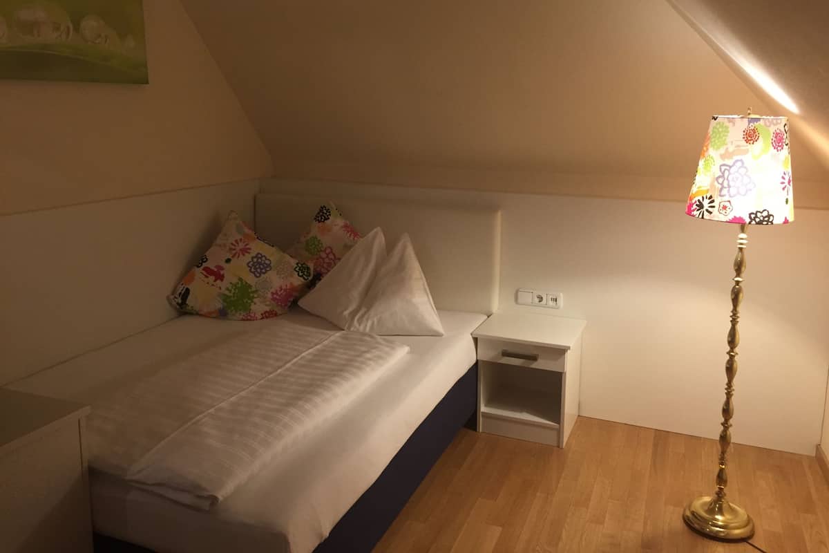 Business eenpersoonskamer, toegankelijk voor mindervaliden, niet-roken (Lifestyle) | 1 slaapkamer, luxe beddengoed, een minibar, een kluis op de kamer
