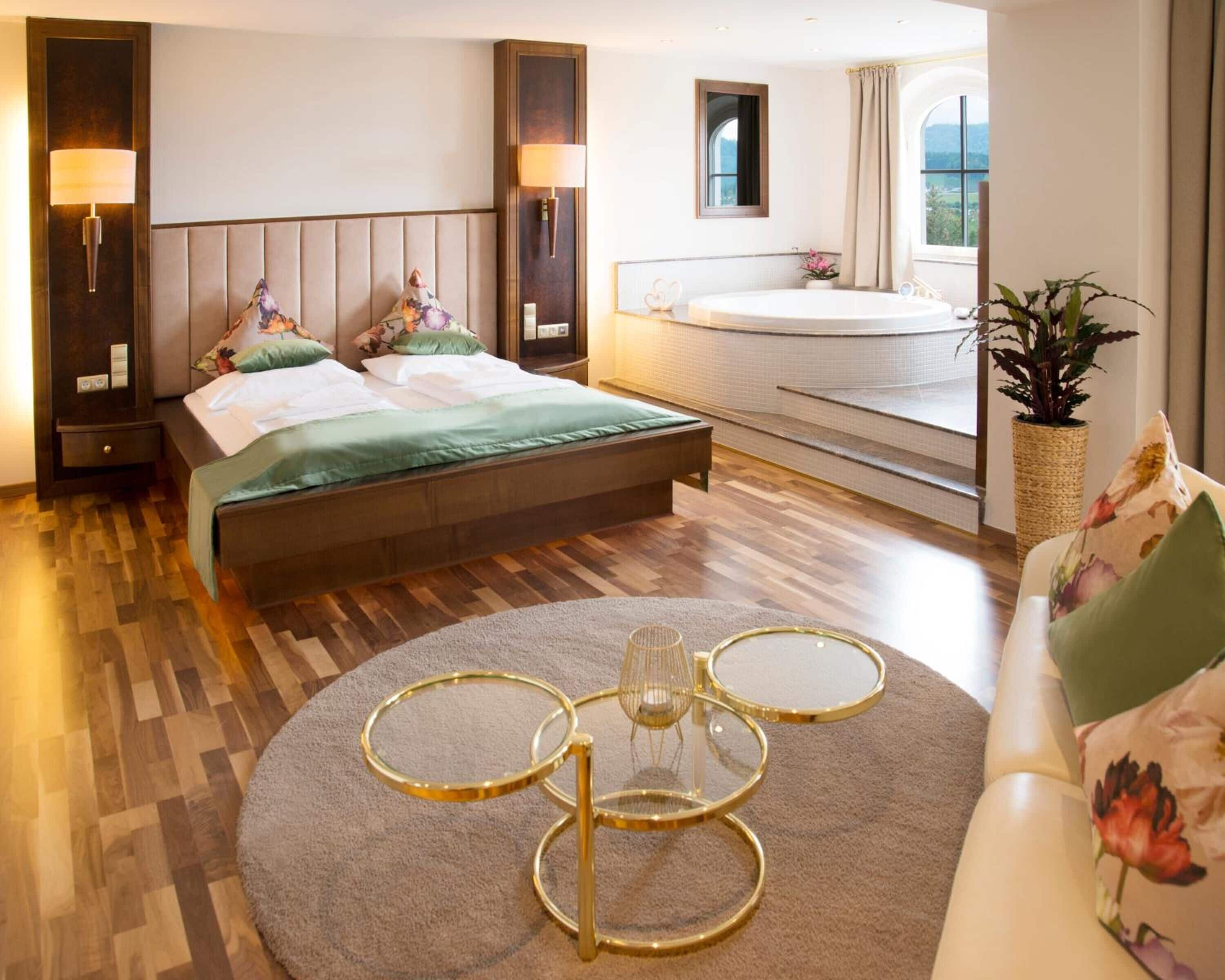 minibar, in-room safe, desk, laptop workspace