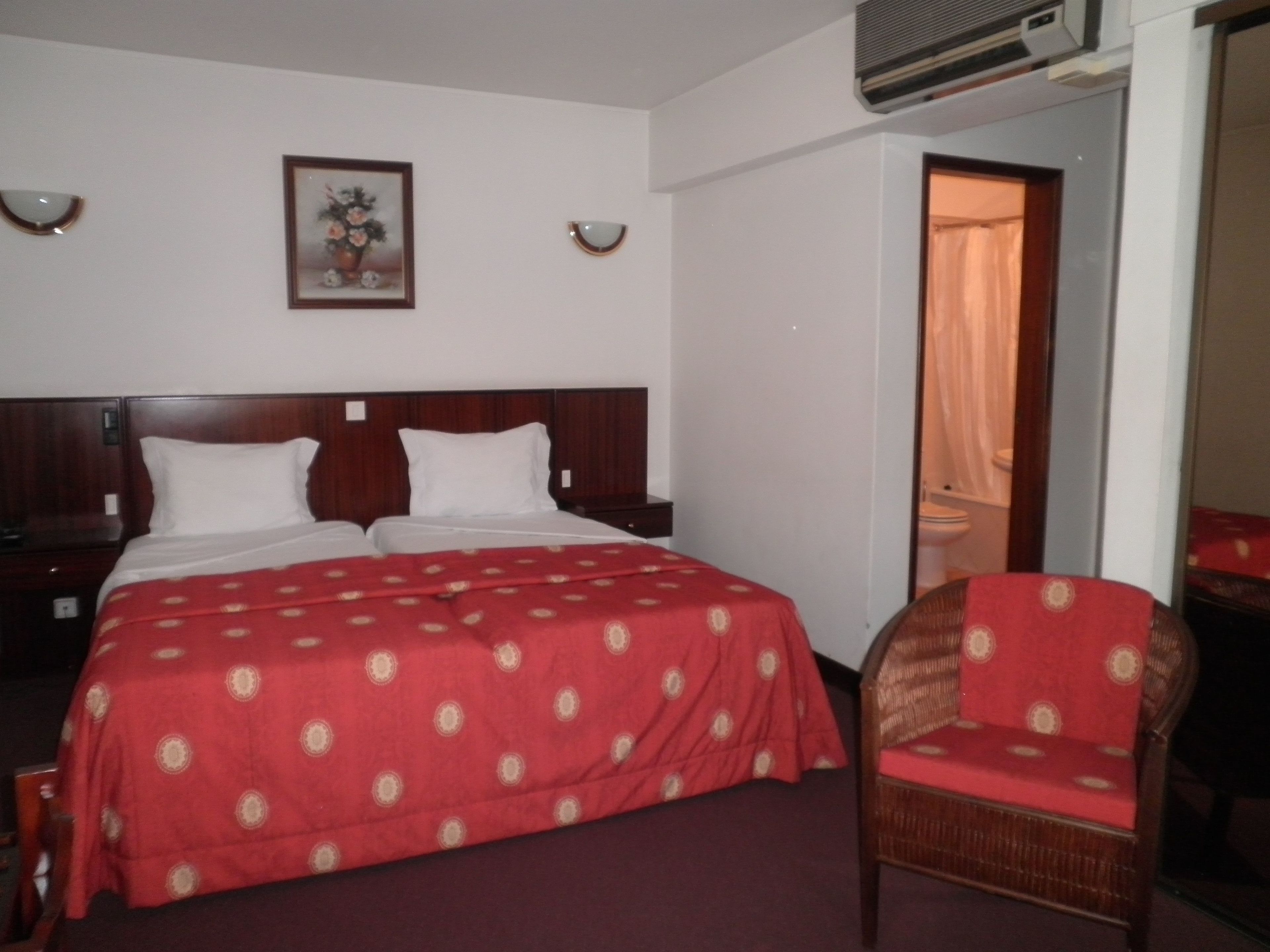 classic double or twin room, 1 double or 2 single beds, non smoking | desk, blackout curtains, soundproofing, free wifi