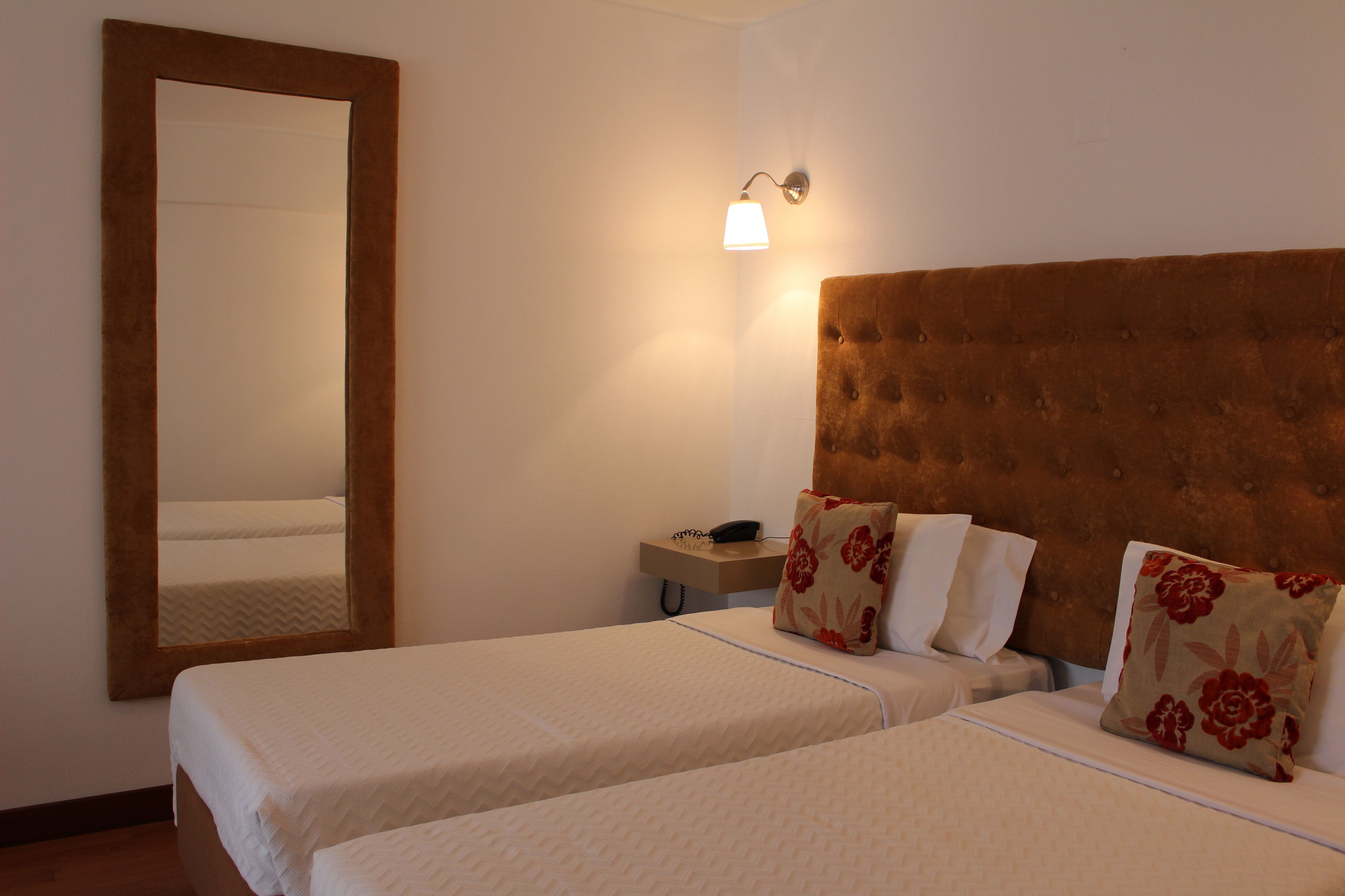 triple room | desk, blackout curtains, soundproofing, free wifi