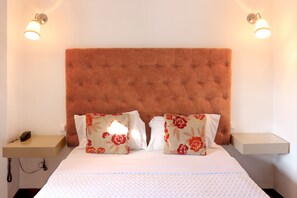 Classic-Doppel- oder -Zweibettzimmer, 1 Doppelbett oder 2 Einzelbetten, Nichtraucher | Schreibtisch, Verdunkelungsvorhänge, schallisolierte Zimmer