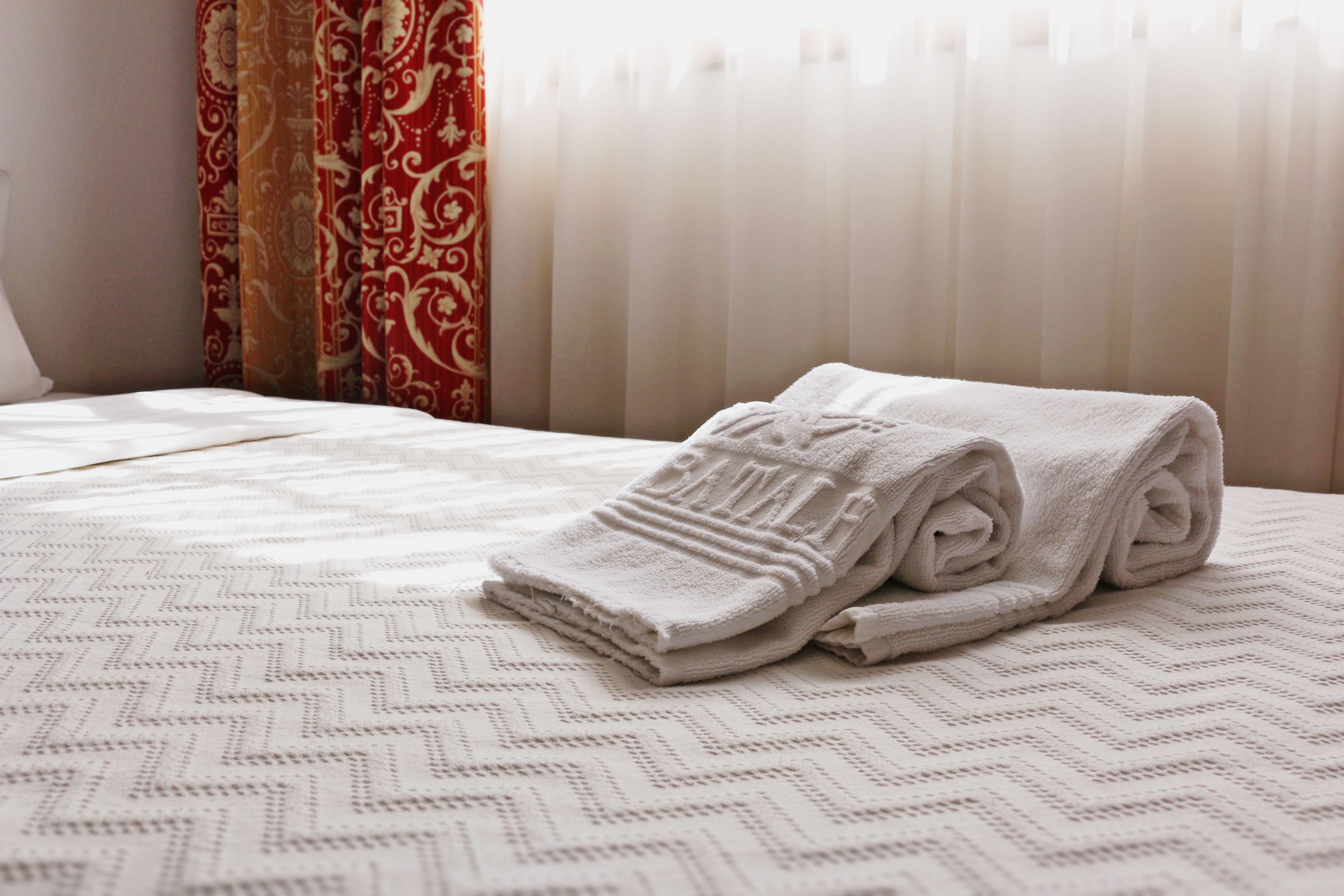 desk, blackout curtains, soundproofing, free wifi