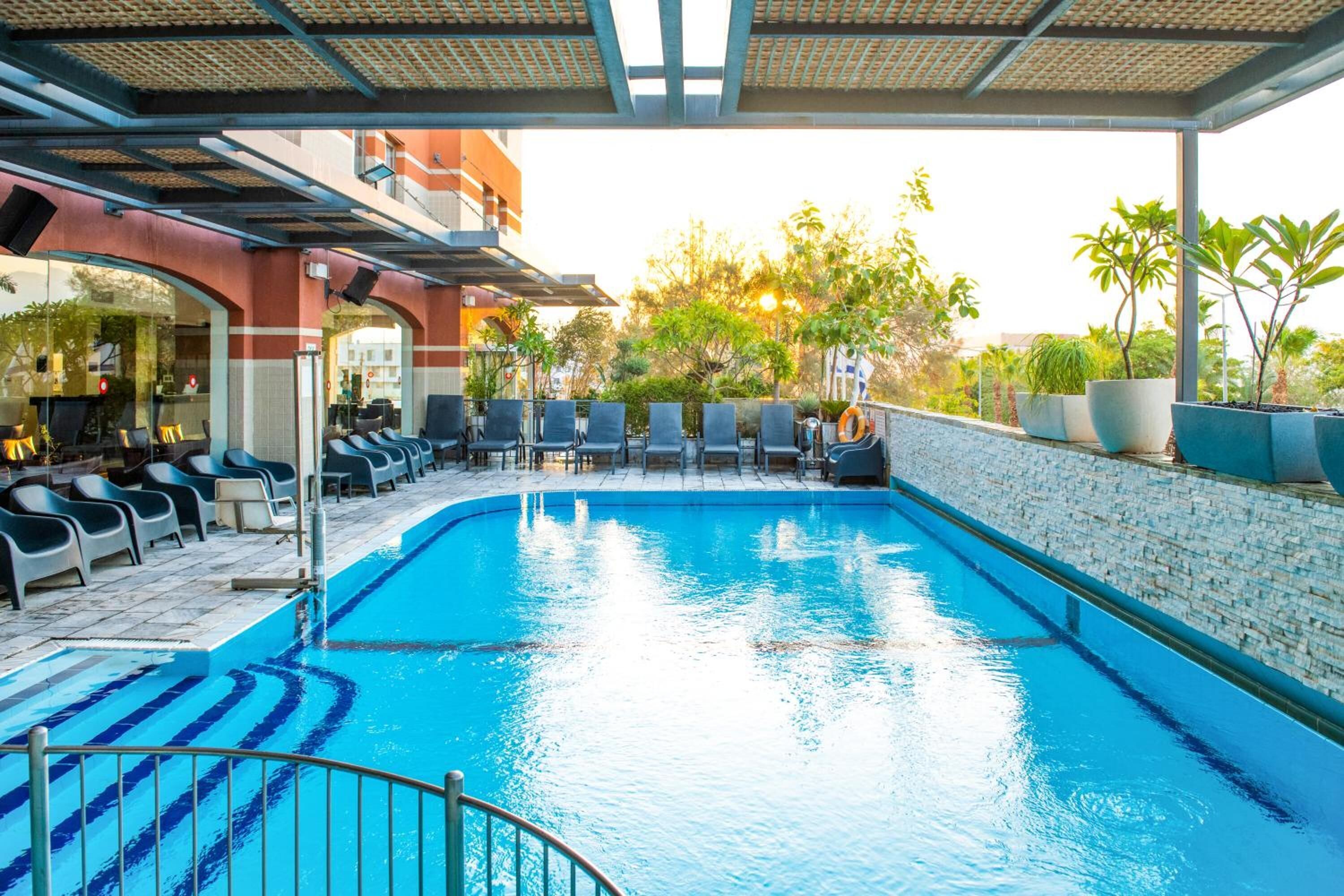 حمّام سباحة خارجي