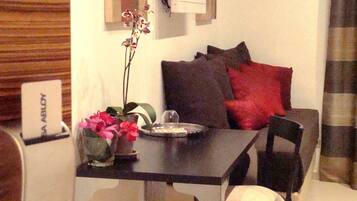 Okostévé, Netflix, DVD-lejátszó és streamszolgáltatások