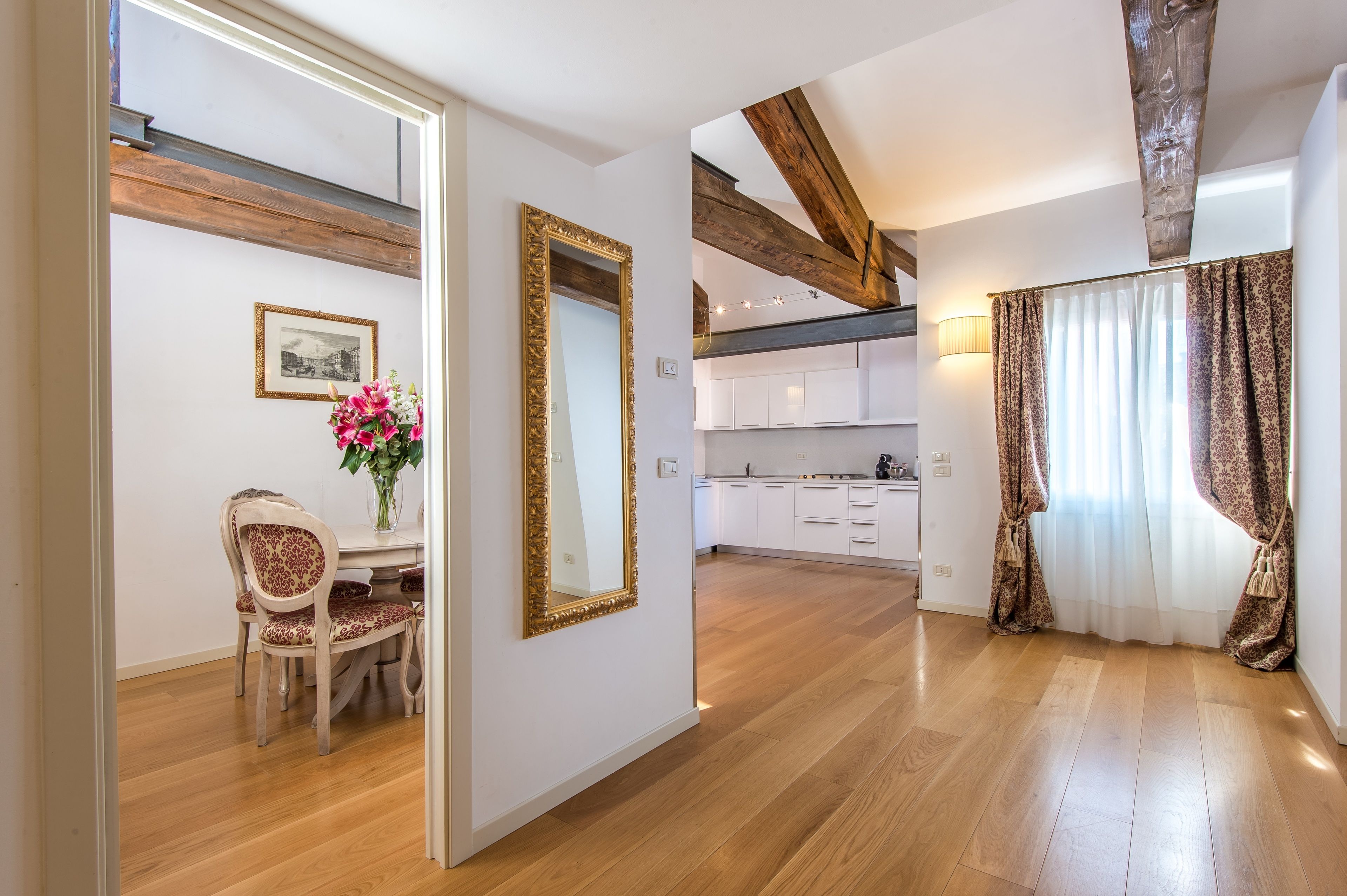 Deluxe Apartment, Canal View (Open Space) | Living room | LCD TV