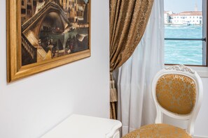 Appartement Exécutif, 2 chambres, vue canal | 1 chambre, coffres-forts dans les chambres, chambres insonorisées