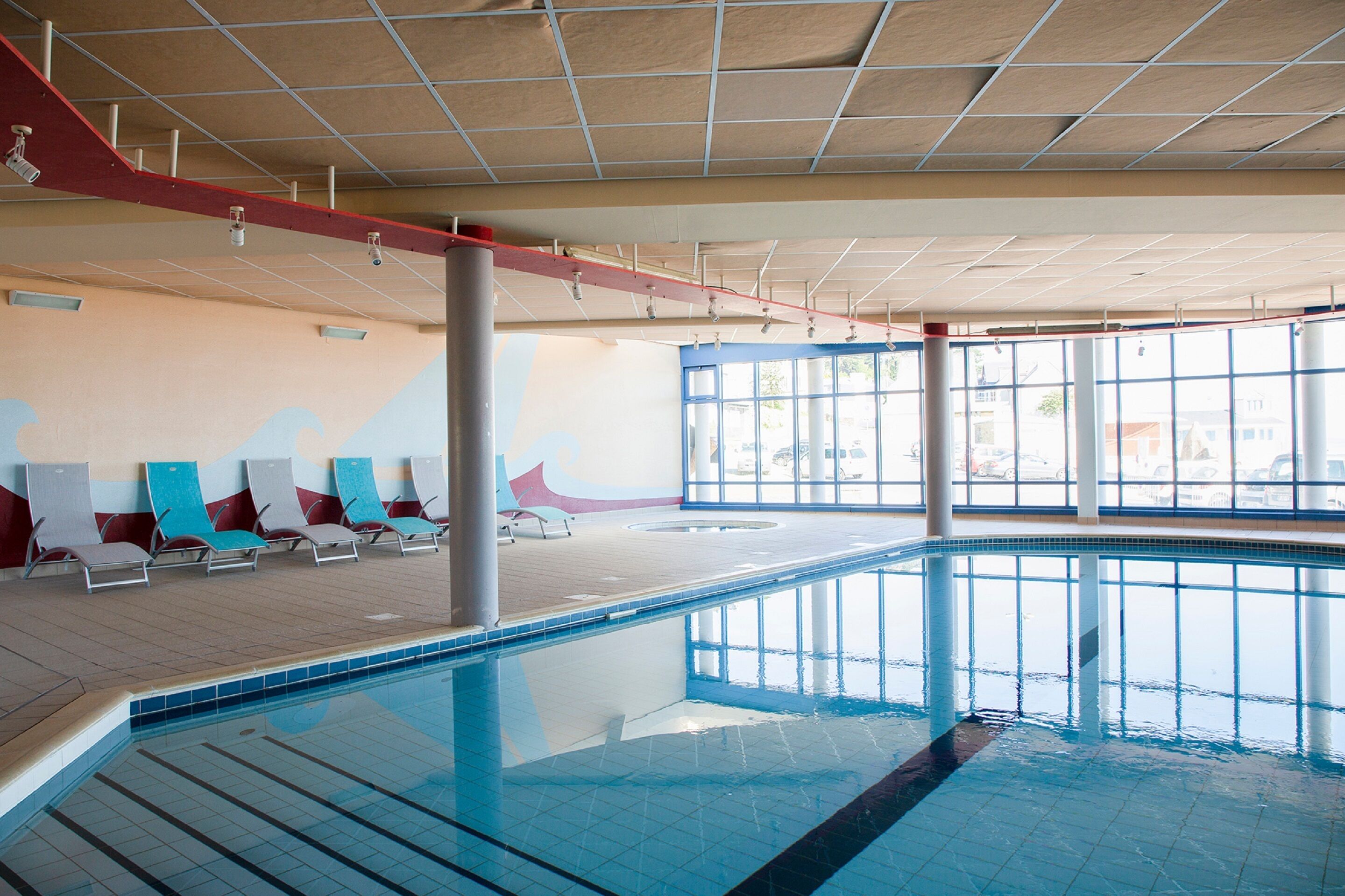 indoor pool, open 10:00 am to 10:30 pm, pool loungers