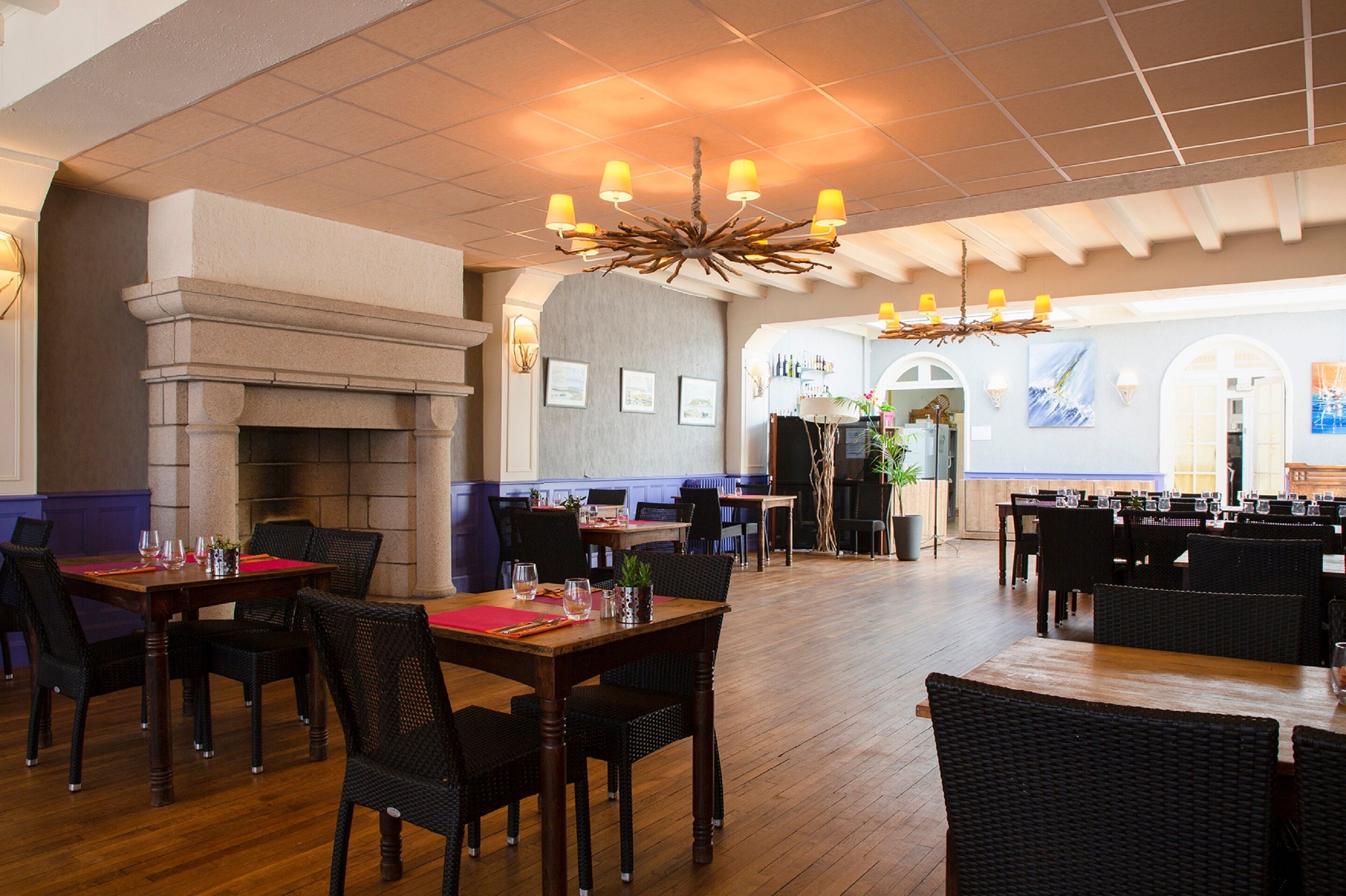 breakfast, lunch, dinner served; garden views