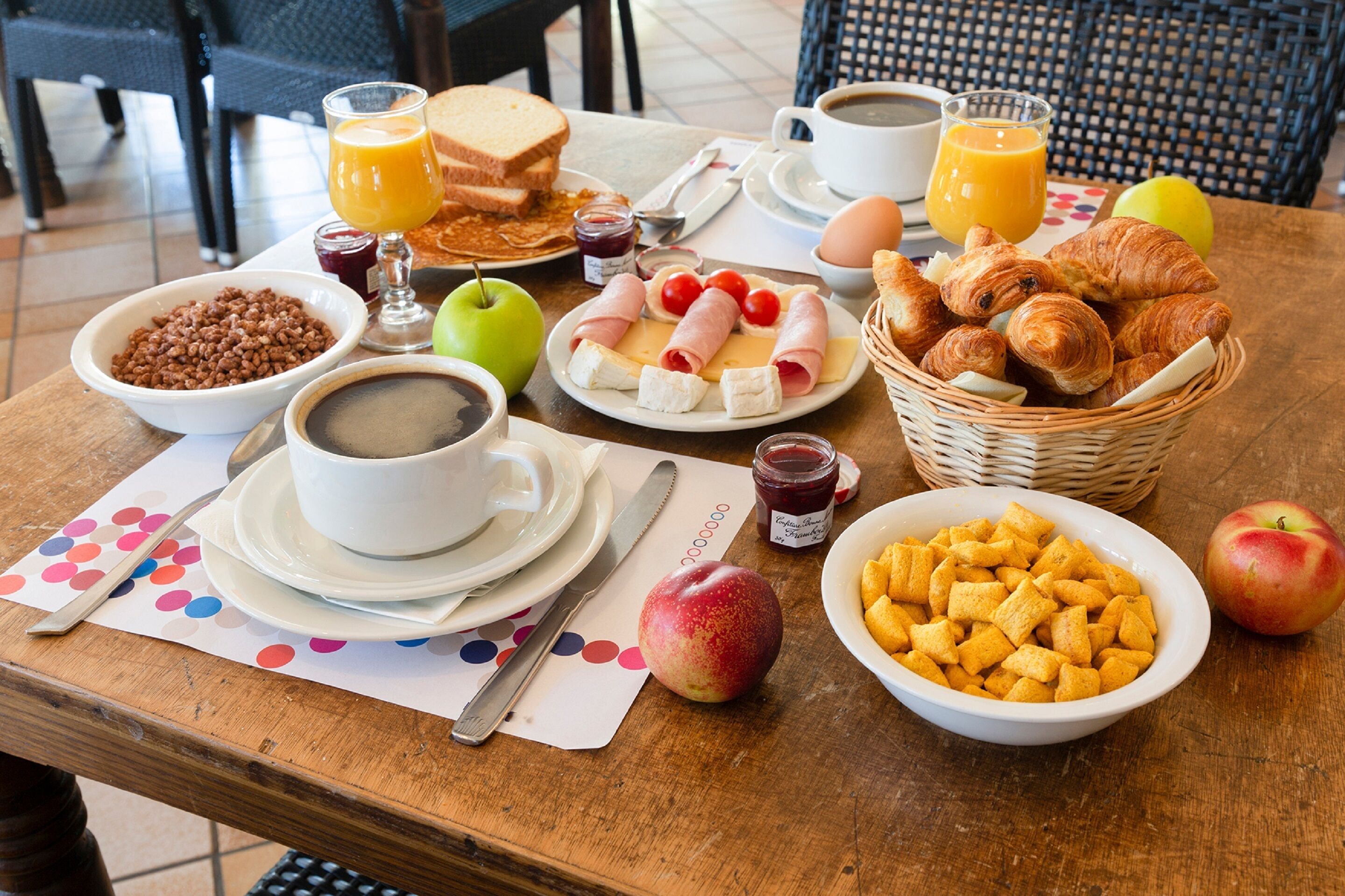 daily buffet breakfast (eur 9.50 per person)