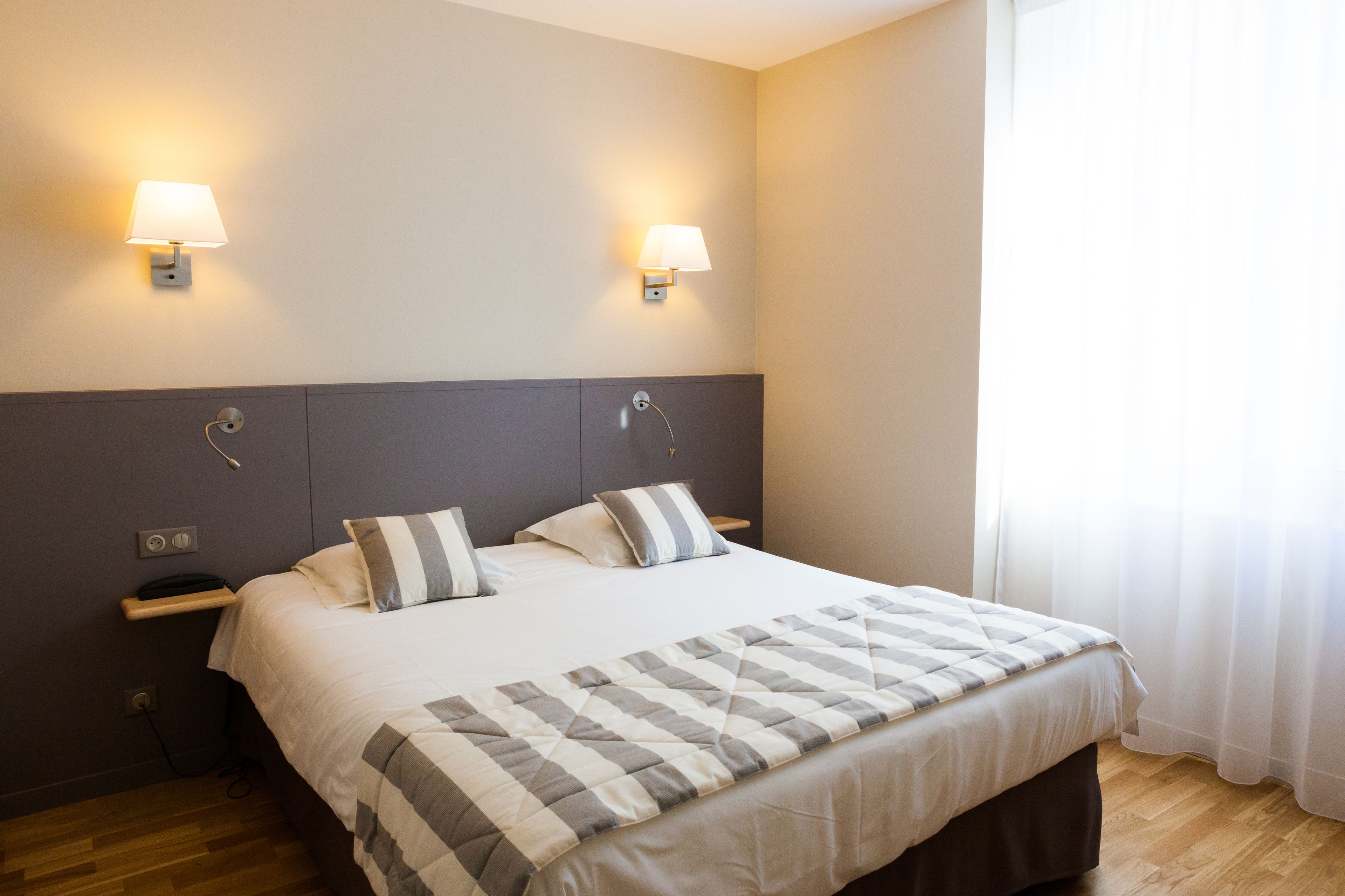 family room | premium bedding, memory-foam beds, desk, laptop workspace