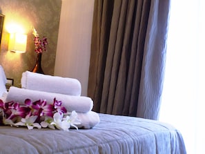 Literie de qualité supérieure, coffres-forts dans les chambres, bureau