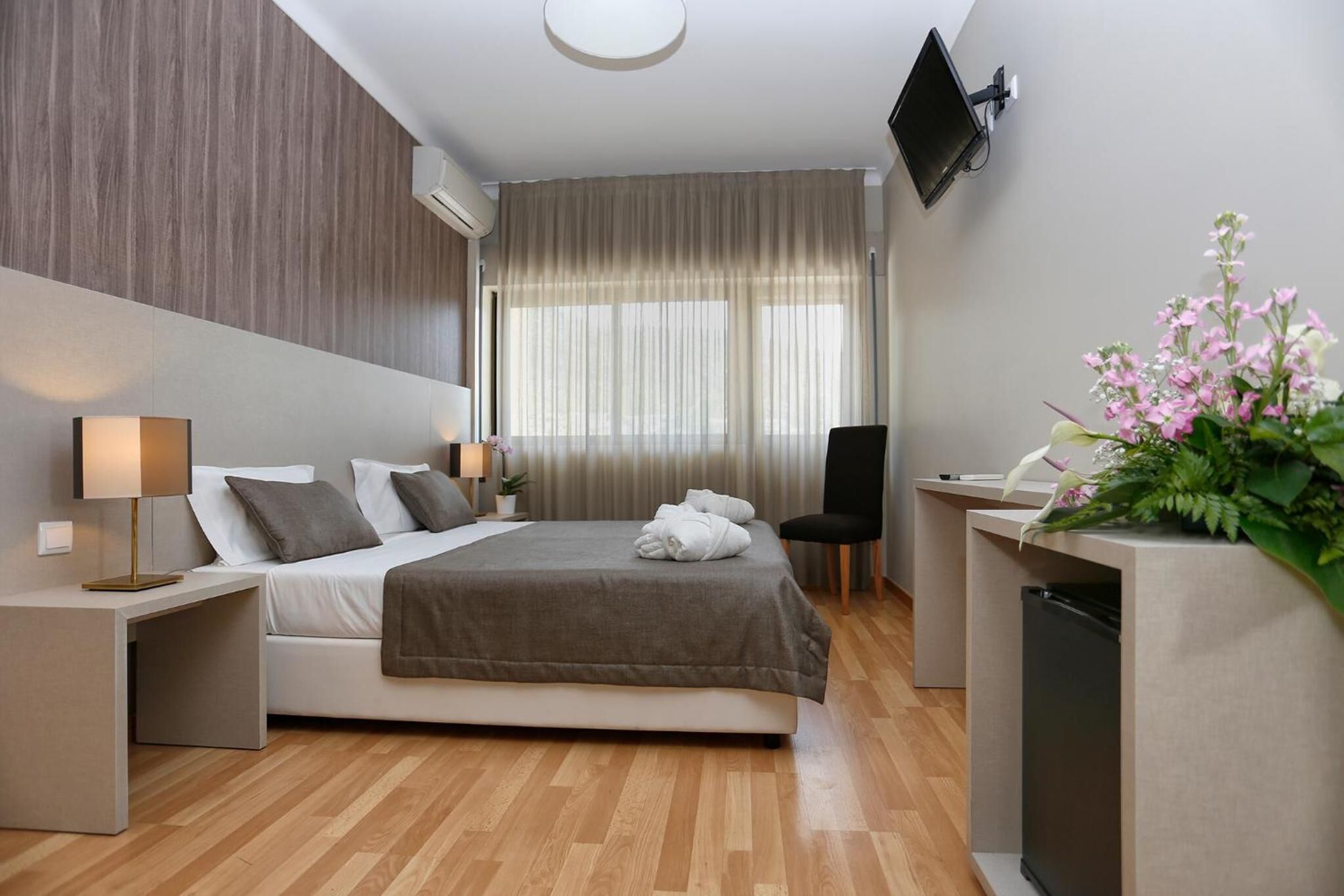 minibar, in-room safe, desk, blackout curtains