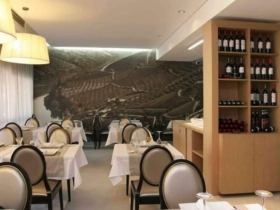 Bữa sáng buffet hàng ngày với phụ phí nhỏ
