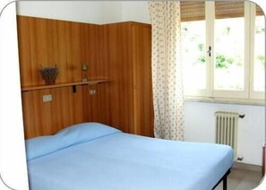 Individually furnished, desk, free cots/infant beds, free WiFi - Albergo NENA (Moneglia)