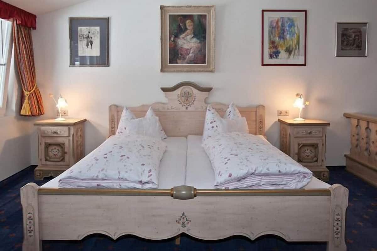 Standard-Apartment, 1 Schlafzimmer, Balkon, Bergblick | Allergikerbettwaren, Daunenbettdecken, Zimmersafe, individuell dekoriert