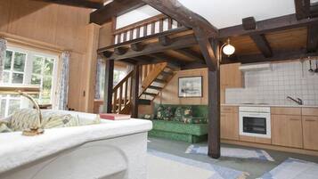 Standard Apartment, 2 Bedrooms, Balcony, Mountain View | Private kitchenette