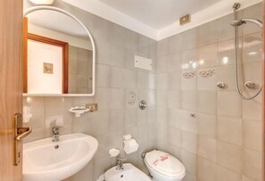 Shower, towels