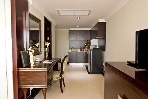 Junior Suite, 1 Double Bed | Private kitchenette