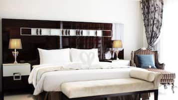 1 chambre, minibar, coffres-forts dans les chambres, bureau