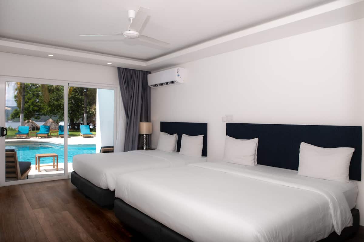 Camera familiare, 2 letti queen, vista piscina | Minibar, tende oscuranti, Wi-Fi gratuito, lenzuola