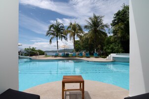 Familienzimmer, 2 Queen-Betten, Poolblick | Ausblick vom Zimmer