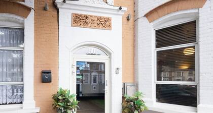 Arinza Hotel, London Ilford