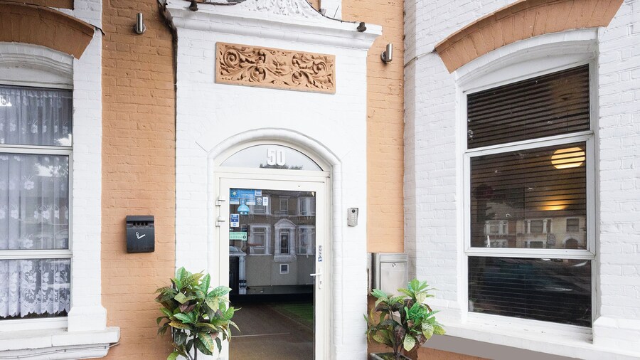 Arinza Hotel, London Ilford