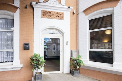 Arinza Hotel, London Ilford