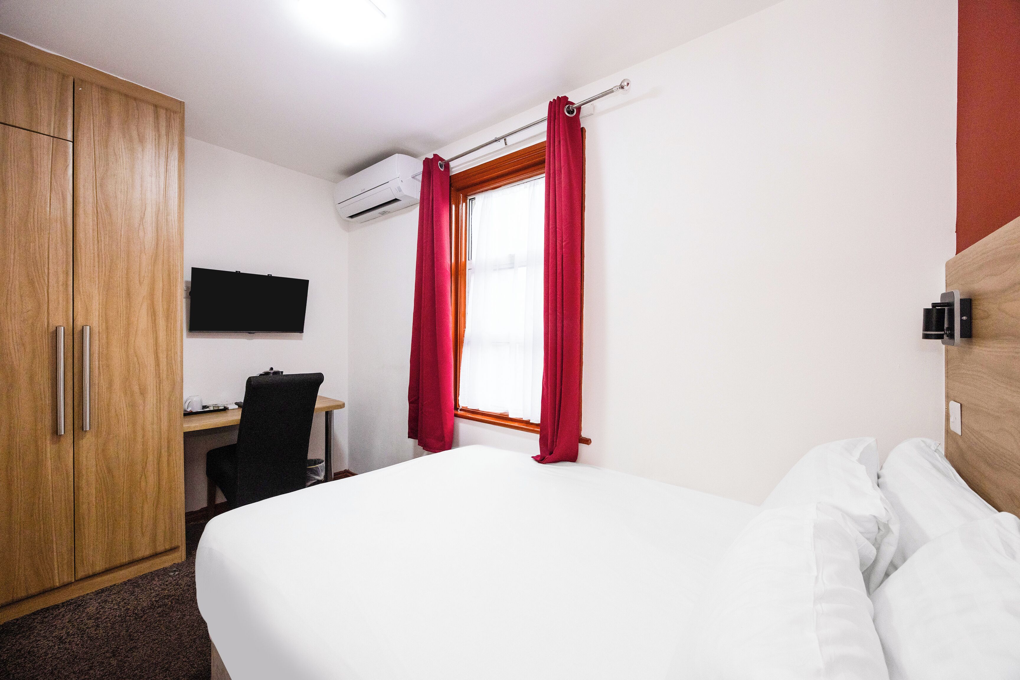 Chambre Double Standard | Bureau, fer et planche à repasser, lits bébé (en supplément)