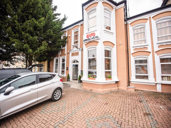 View from property - Arinza Hotel, London Ilford (Ilford)